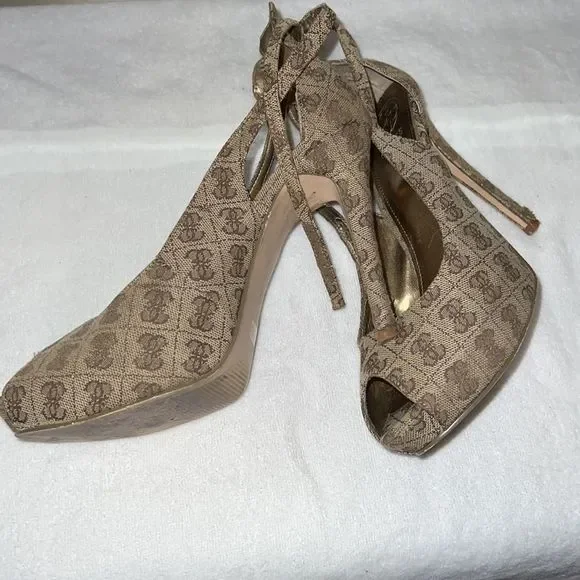 𝅺Guess Heels - Picture 2 of 5